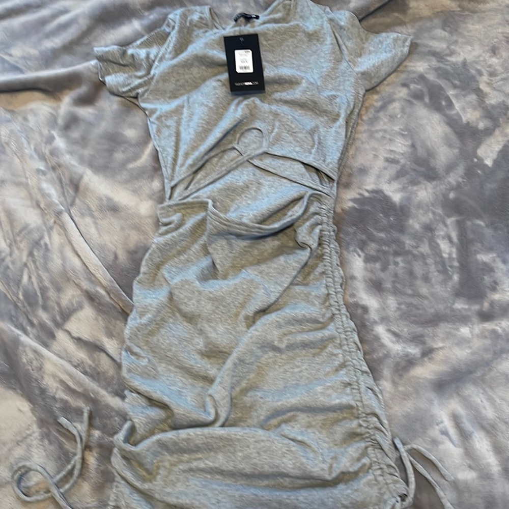 Medium cut in the middle gray dress fashionnova